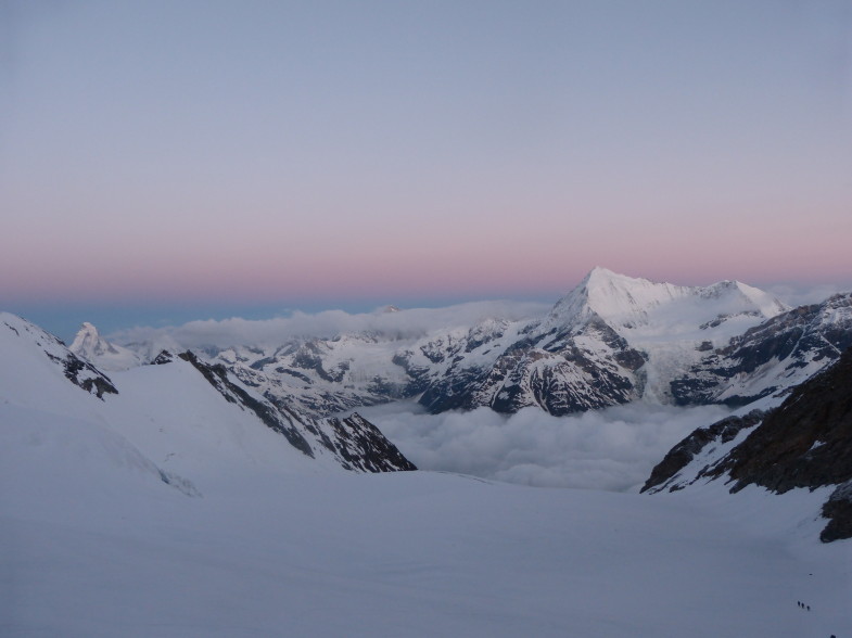 Sunrise unterhalb des Festijoches, mit Matterhorn und rechts das markante Weisshorn mit Bishorn ganz rechts