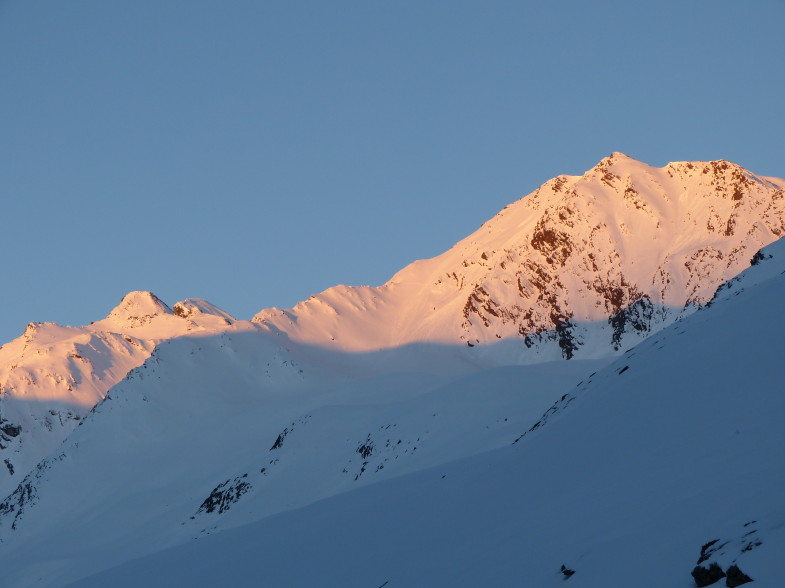 Immer mehr Sonne taucht die Berge in ein tolles Morgenlicht, da weiß man warum man so früh aufsteht :-D