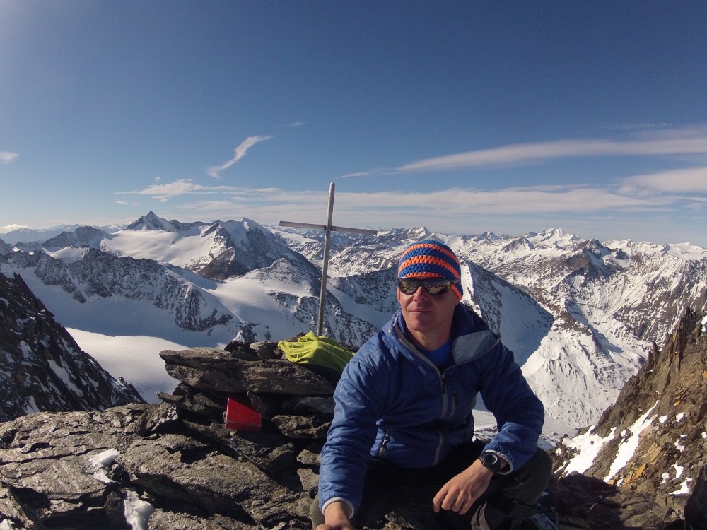 Gipfel Firmisanschneide 3491m, im Hintergrund links Hohe Schwärze, rechts davor die Mutmalspitze dann Similaun..rechts hinter mir die Weißkugel, ganz rechts Weissseespitze und der Gepatschferner